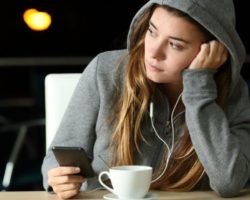 Are “Swipe Left” Dating Apps Bad For Our Mental Health?