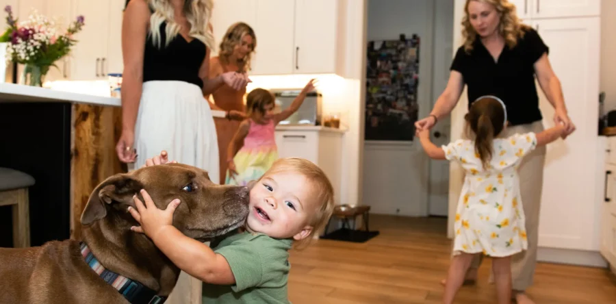 “Mommunes”: Mothers Are Living Single Together